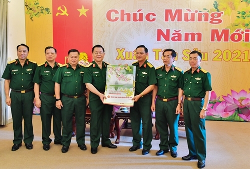 Thượng tướng Nguyễn Trọng Nghĩa thăm, chúc Tết lực lượng vũ trang tỉnh Tiền Giang, Bến Tre